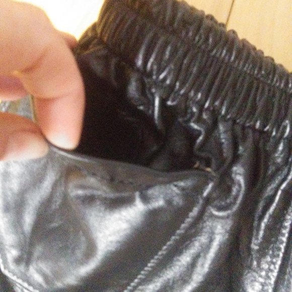 Black leather shorts small elastic waist small - Picture 4 of 11